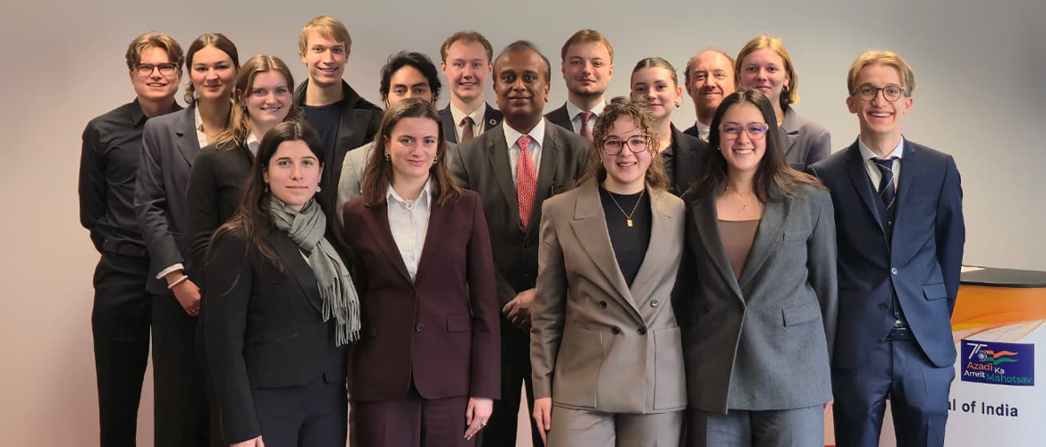  Consul General Shatrughna Sinha welcomed the National Model United Nations delegation from LMU Munich