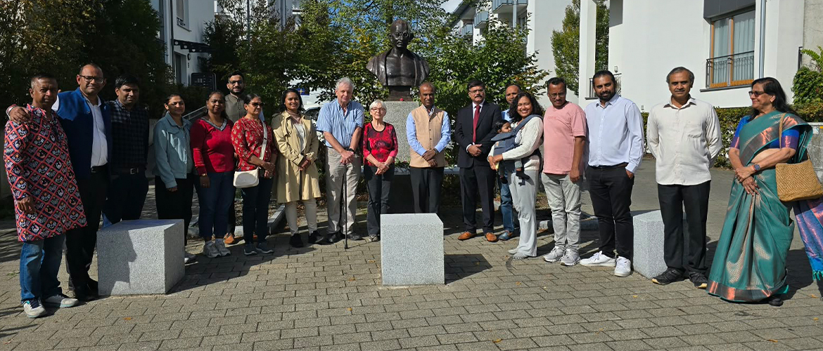  Echoes of patriotism and peace resonated across Stuttgart on Bapu's birth anniversary!Consul General Shatrughna Sinha joined the Indian diaspora in offering reverent floral