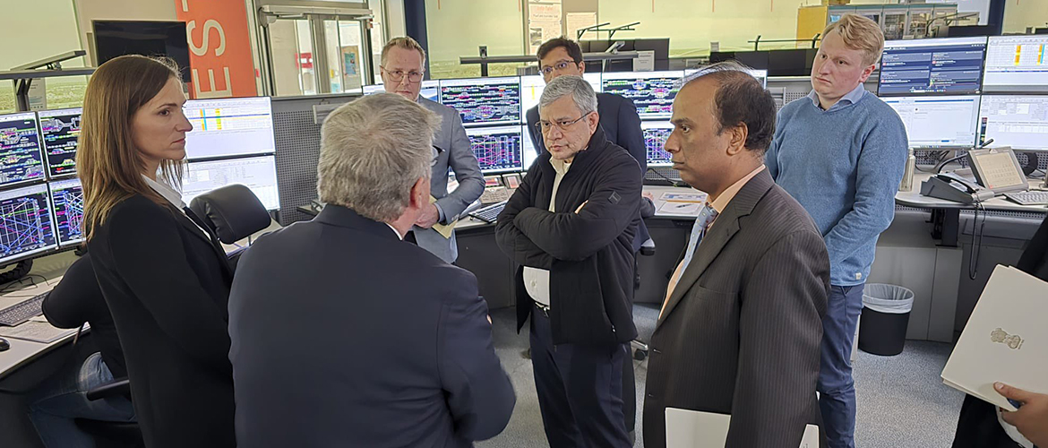  Union Minister for Railways, Communications, Electronics & Information Technology, Shri Ashwini Vaishnaw visits DB's Operational Control Center in Munich on 21st November 2024