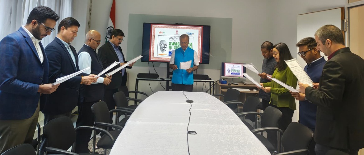  As part of SevaPakhwada, staff members of the Consulate General of India in Munich took the SwachhtaPledge, administered by Consul General Shatrughna Sinh