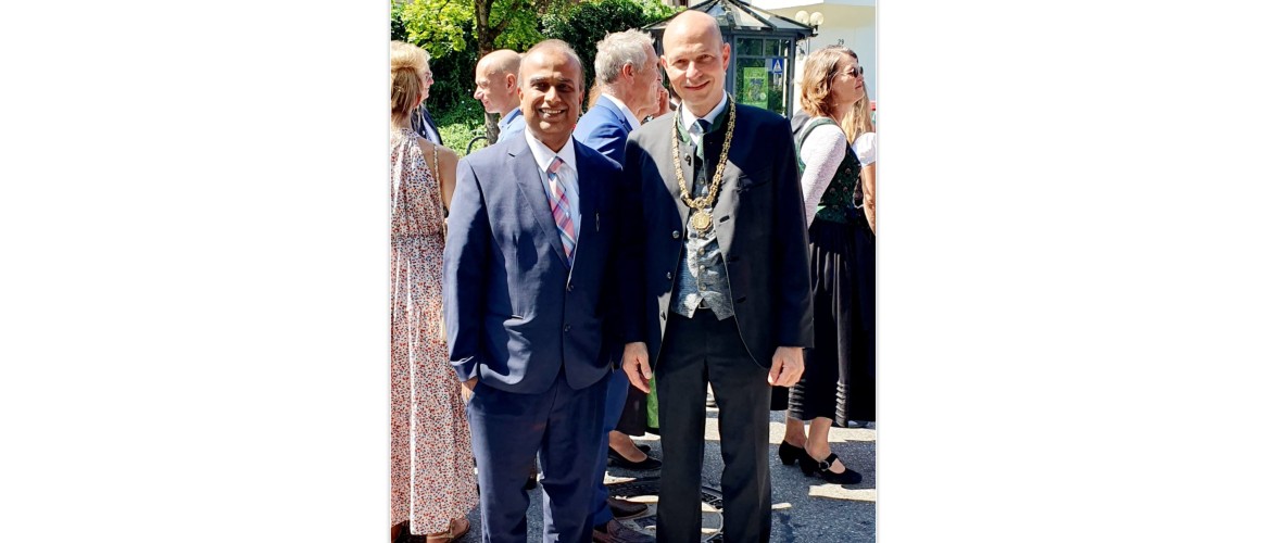  Consul General with Lord Mayor of Stadt Kempten, Mr. Thomas Kiechle at the 73rd Allgäu Festival Week
