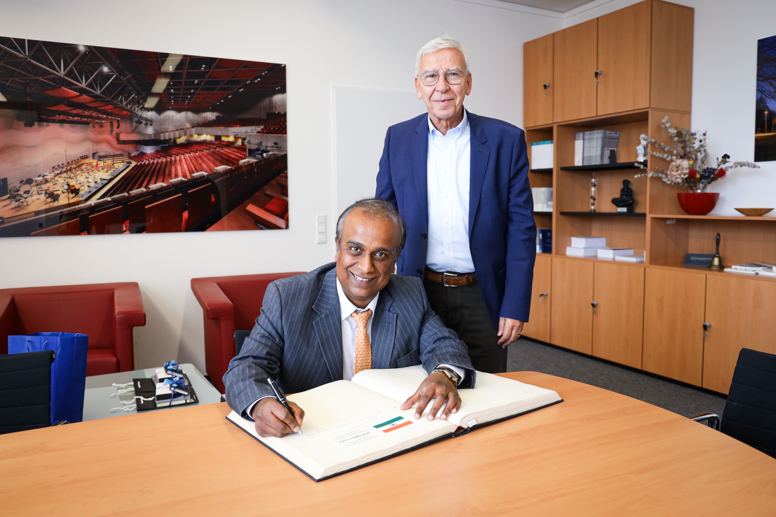  Consul General  Shatrughna Sinha  visited the University of Regensburg and met with President Prof. Dr. Udo Hebel